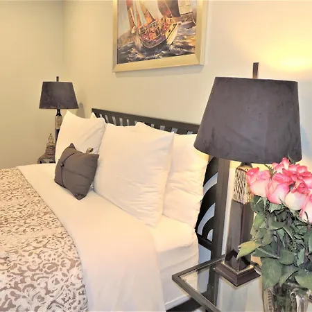 Iresidence In Toronto - 4 Bedroom Vacation Home-2